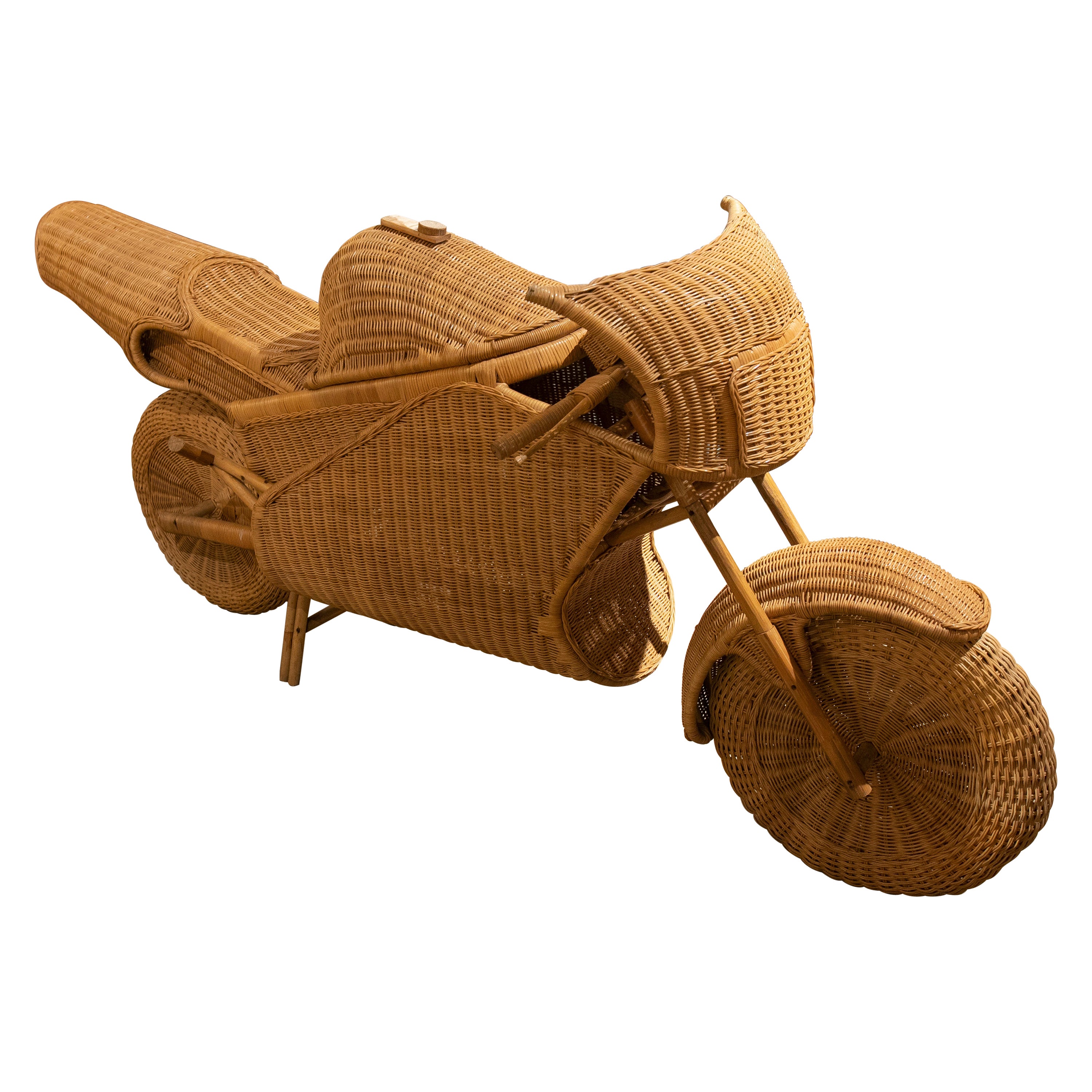 Motocyclette de course en osier et bambou faite à la main des années 1970