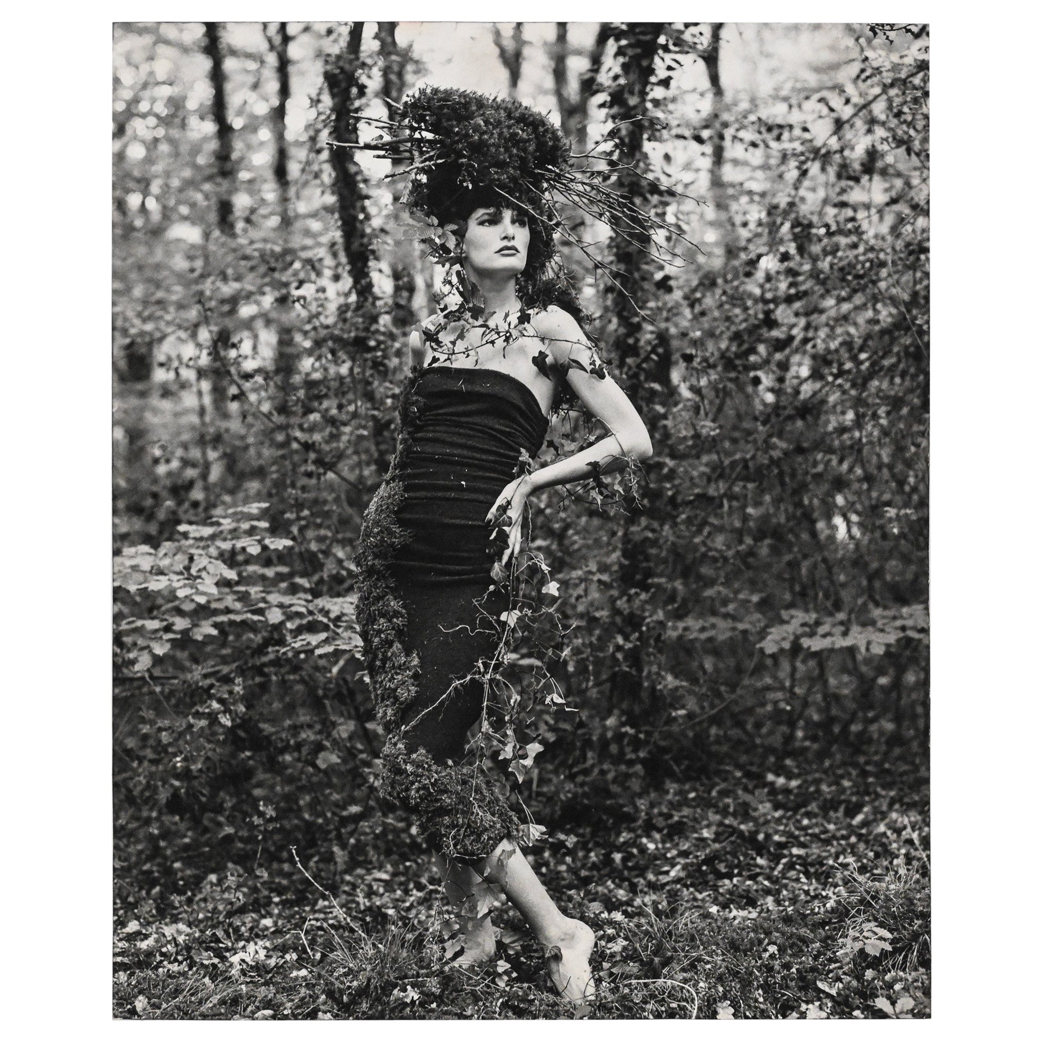 Originalfotografie des Modells im Wald von Bruce Weber für Karl Lagerfeld 2
