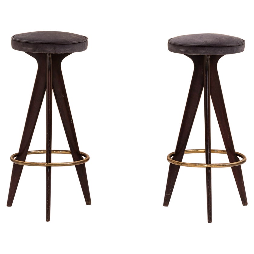 Pair of midcentury walnut and brass stools attributed to Ico Parisi For Sale