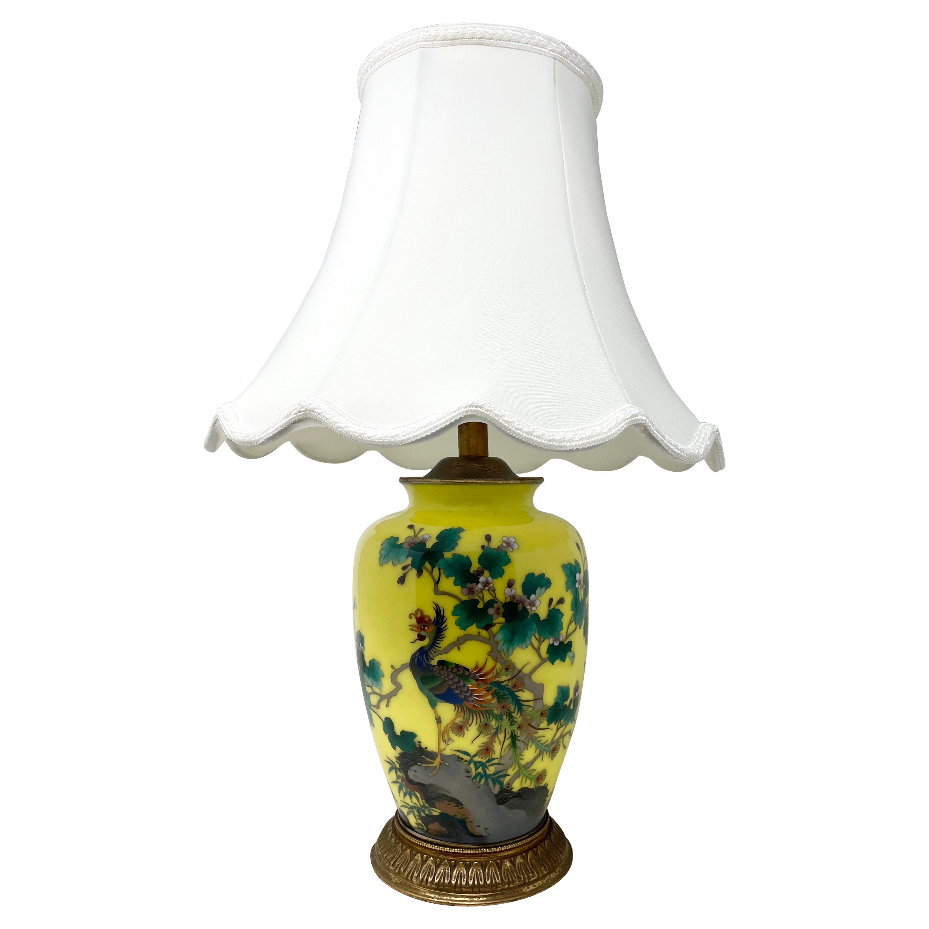 Lampe anglaise ancienne en porcelaine émaillée jaune et bronze doré, années 1900-1910. en vente