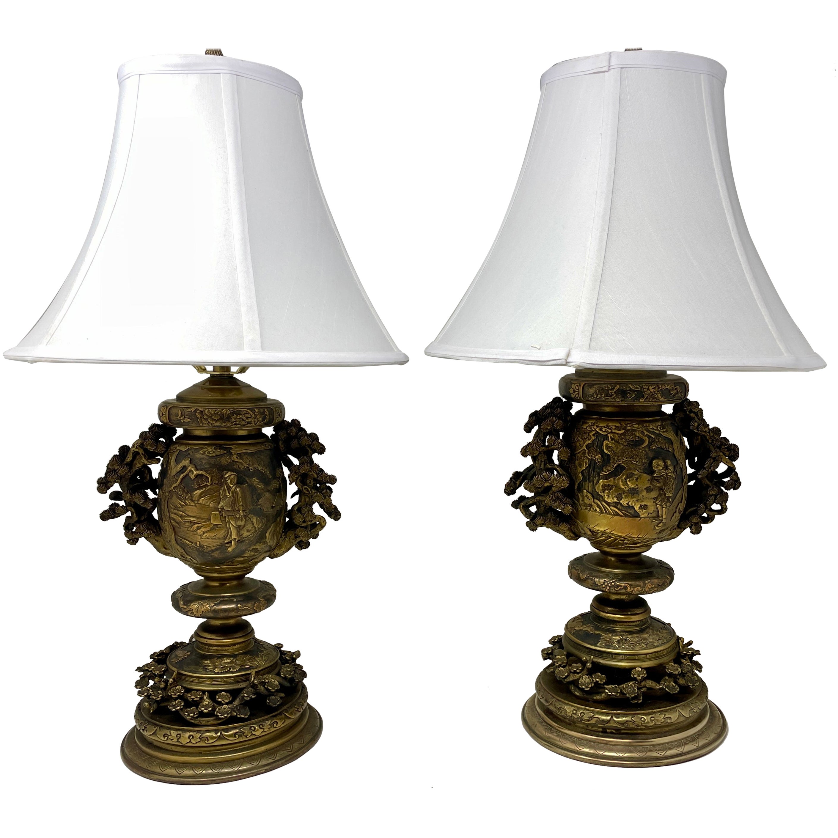 Coppia di lampade a urna in bronzo dorato giapponese del XIX secolo, circa 1890. in vendita