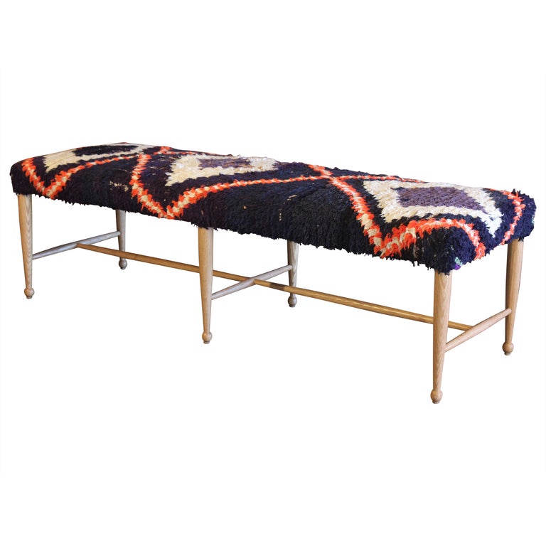 Eiche Marokkanischer Teppich Bank im Angebot bei 1stDibs