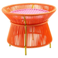 Table panier Caribe orange-rose de Sebastian Herkner