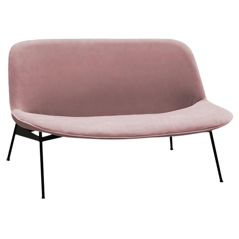 The Chiado Sofa Stools is comfortable stools with inviting curves and a comfortable soft seating. The Soda has a fully upholstered backrest and elegant metal legs. The Chiado sofa is available in a number of different materials, finishes and
