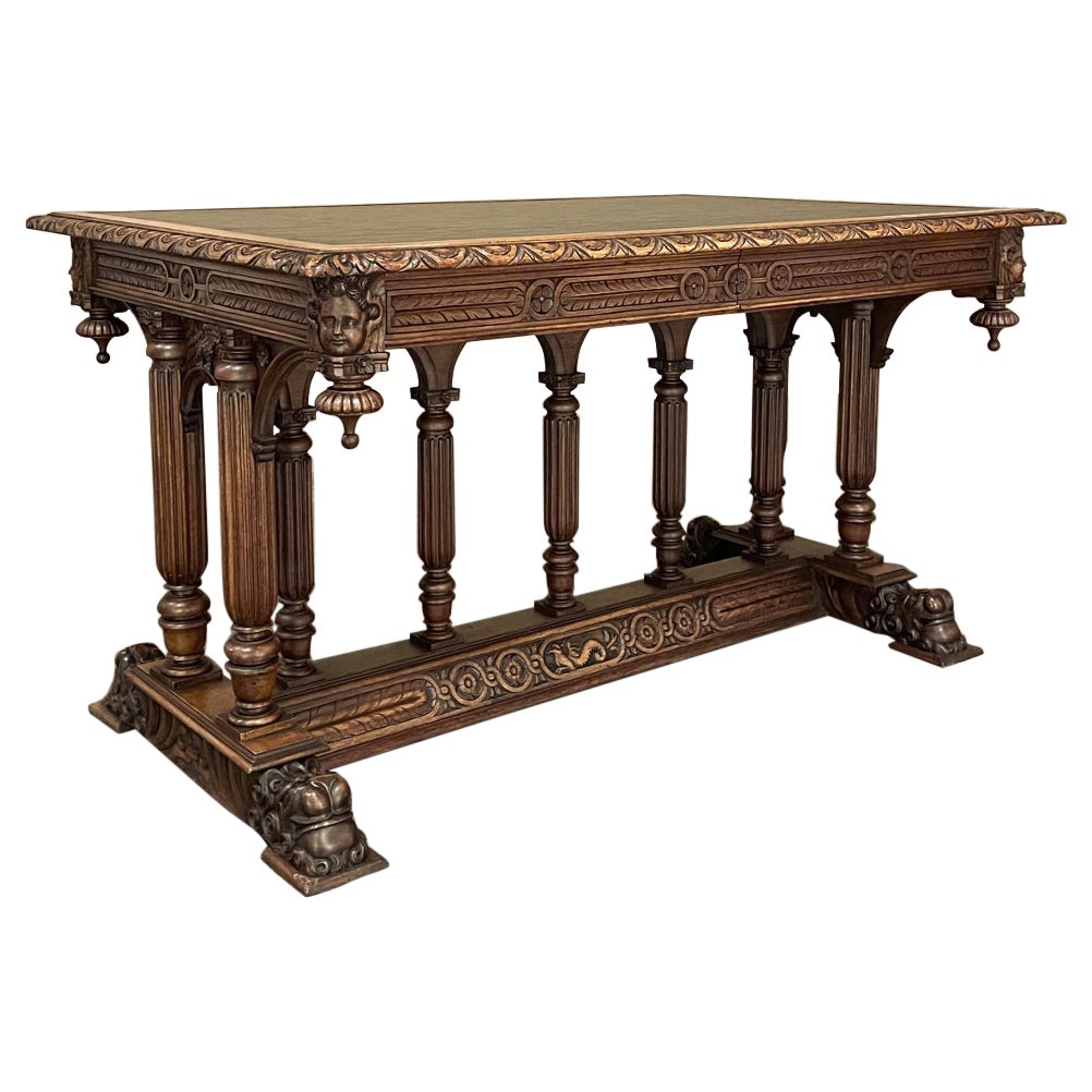 Scrivania in legno di noce Napoleone III del XIX secolo con finta pelle