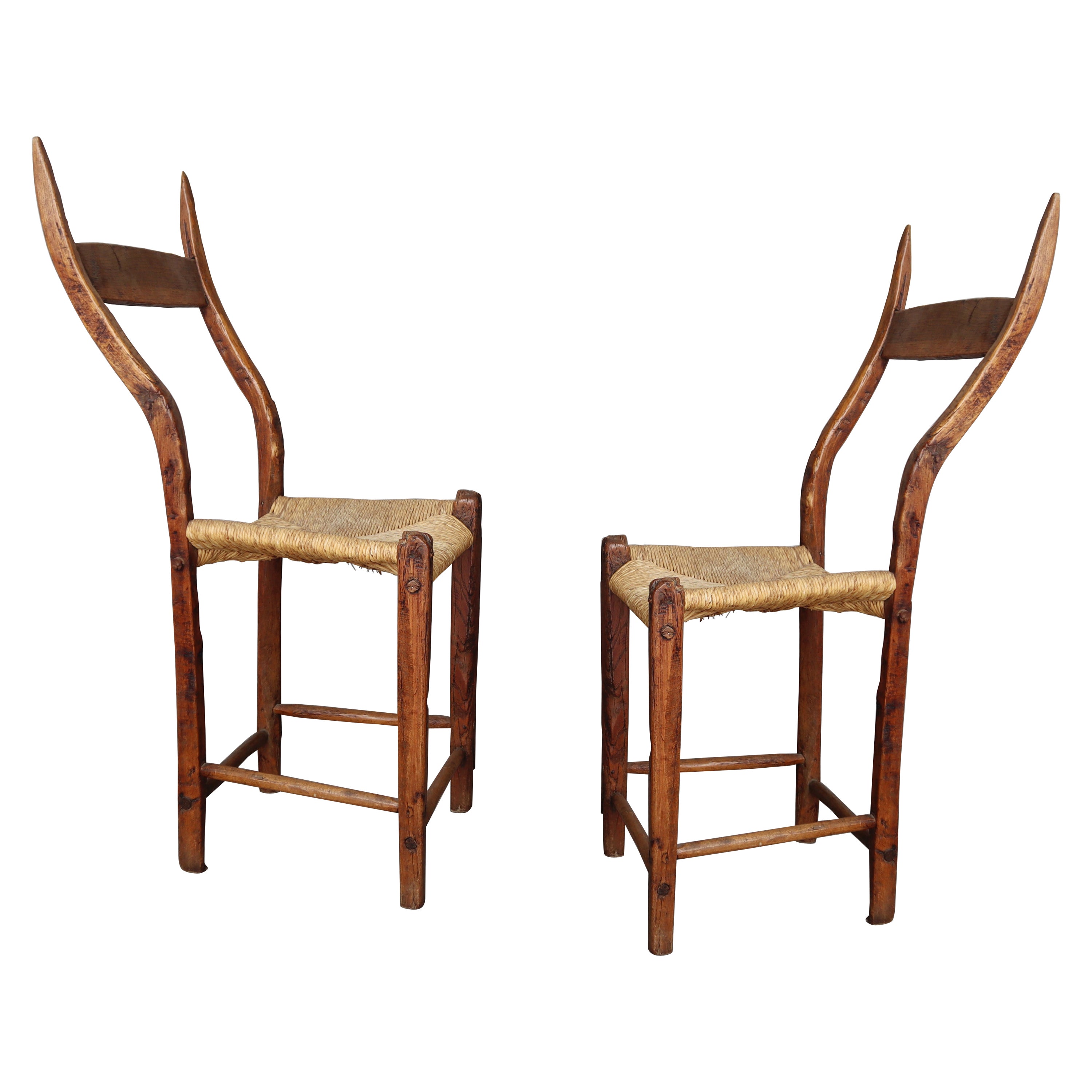 Französischer antiker Wabisabi-Stuhl – zwei Stück verfügbar