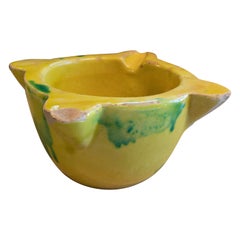 Mortaio spagnolo in ceramica smaltata di colore giallo e verde