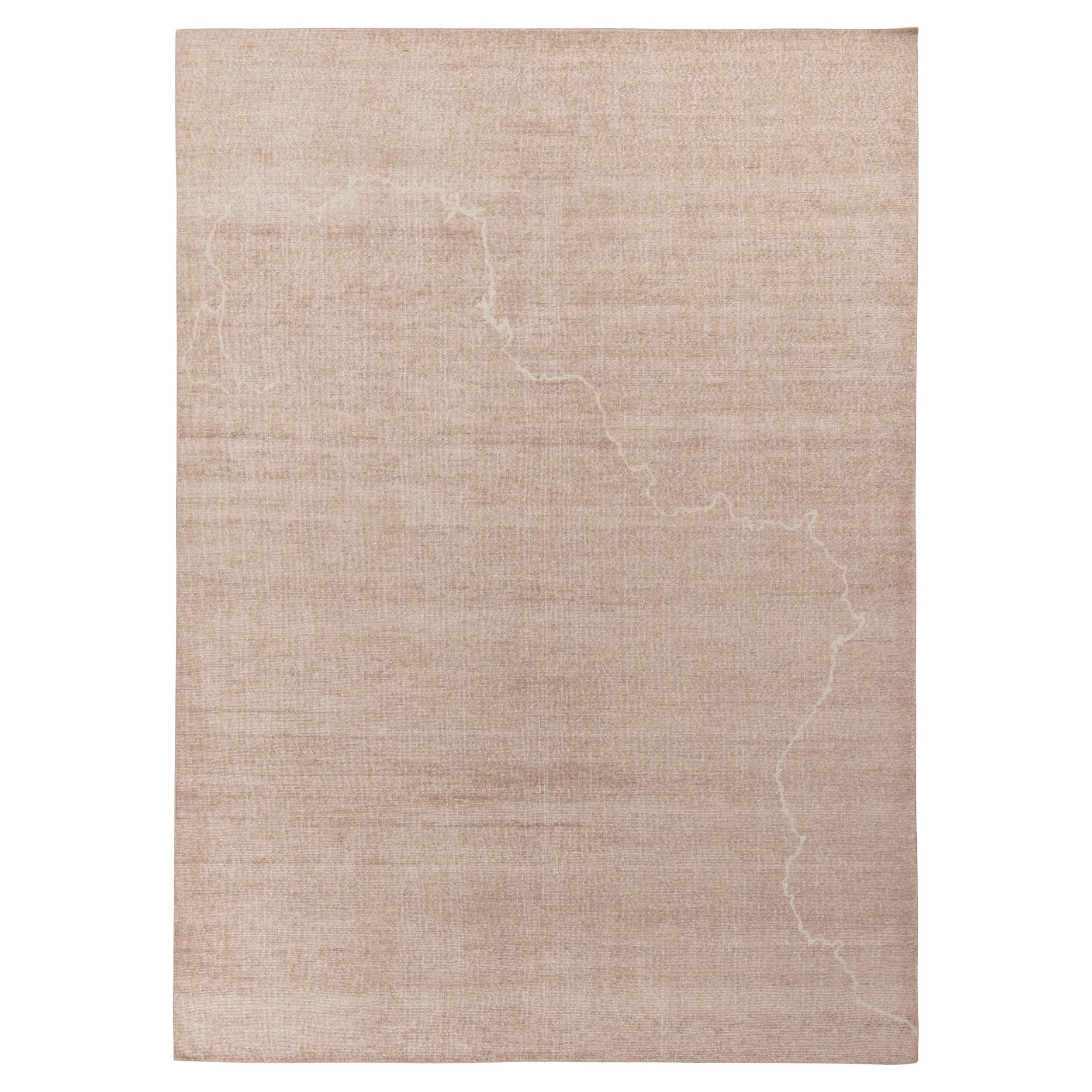 Tapis contemporain de style vieilli de Rug & Kilim, motif abstrait rose et beige en vente