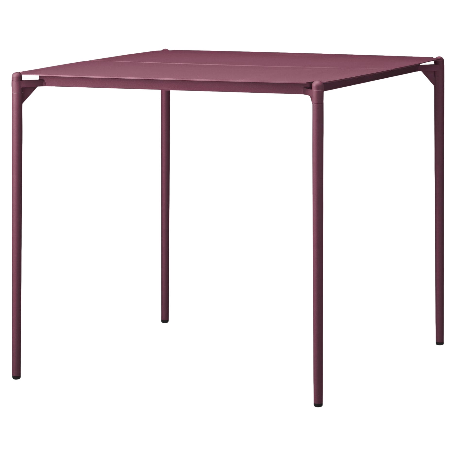 Petite table minimaliste bordeaux