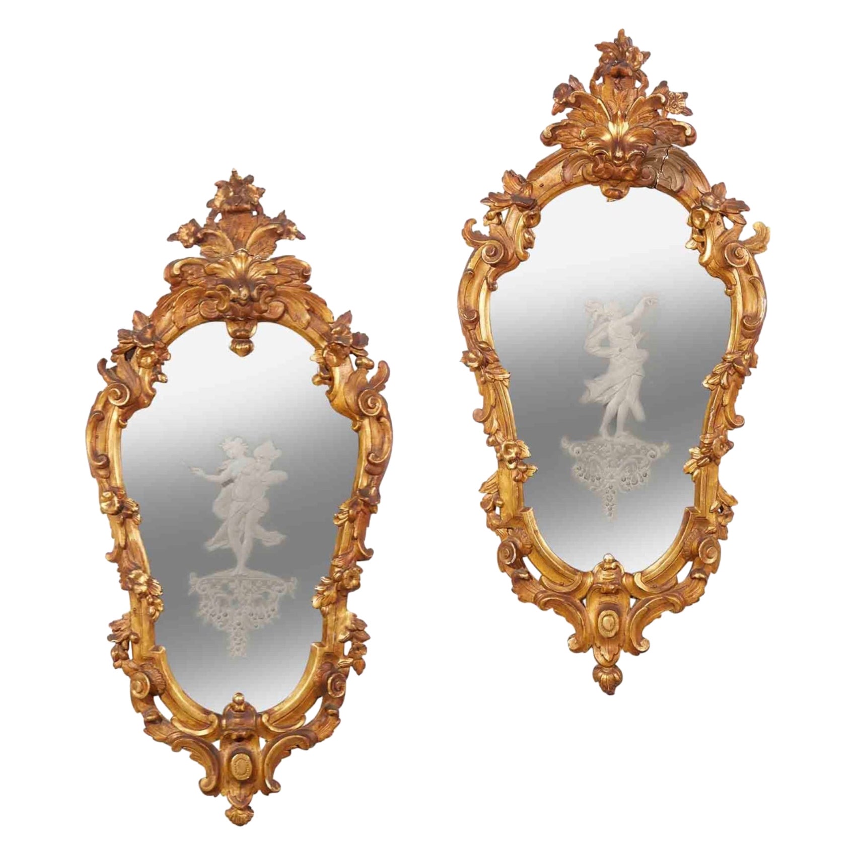 Paire de miroirs muraux vénitiens rococo en bois doré