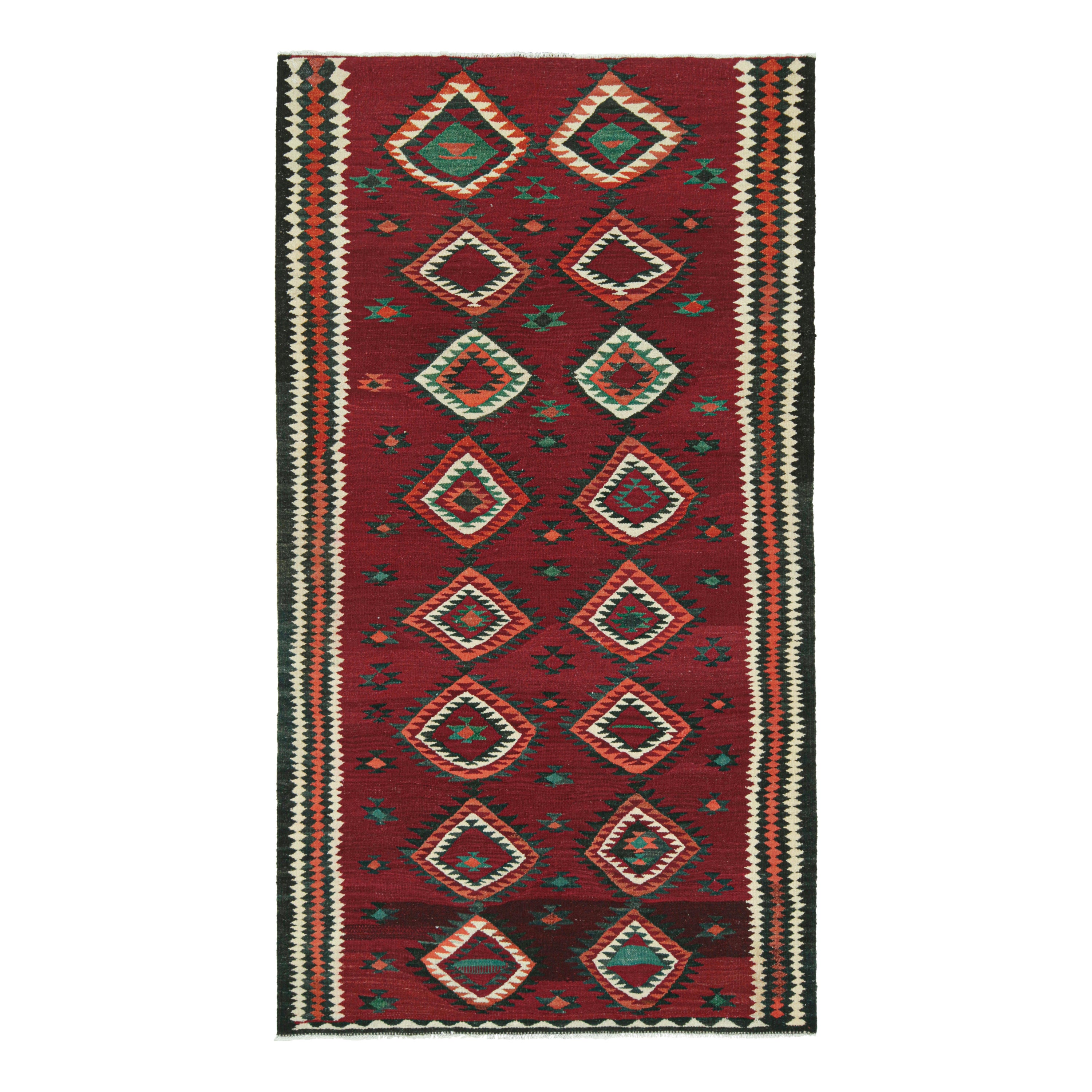 Tapis Kilim persan kurde vintage rouge avec motifs de médaillons par Kilim
