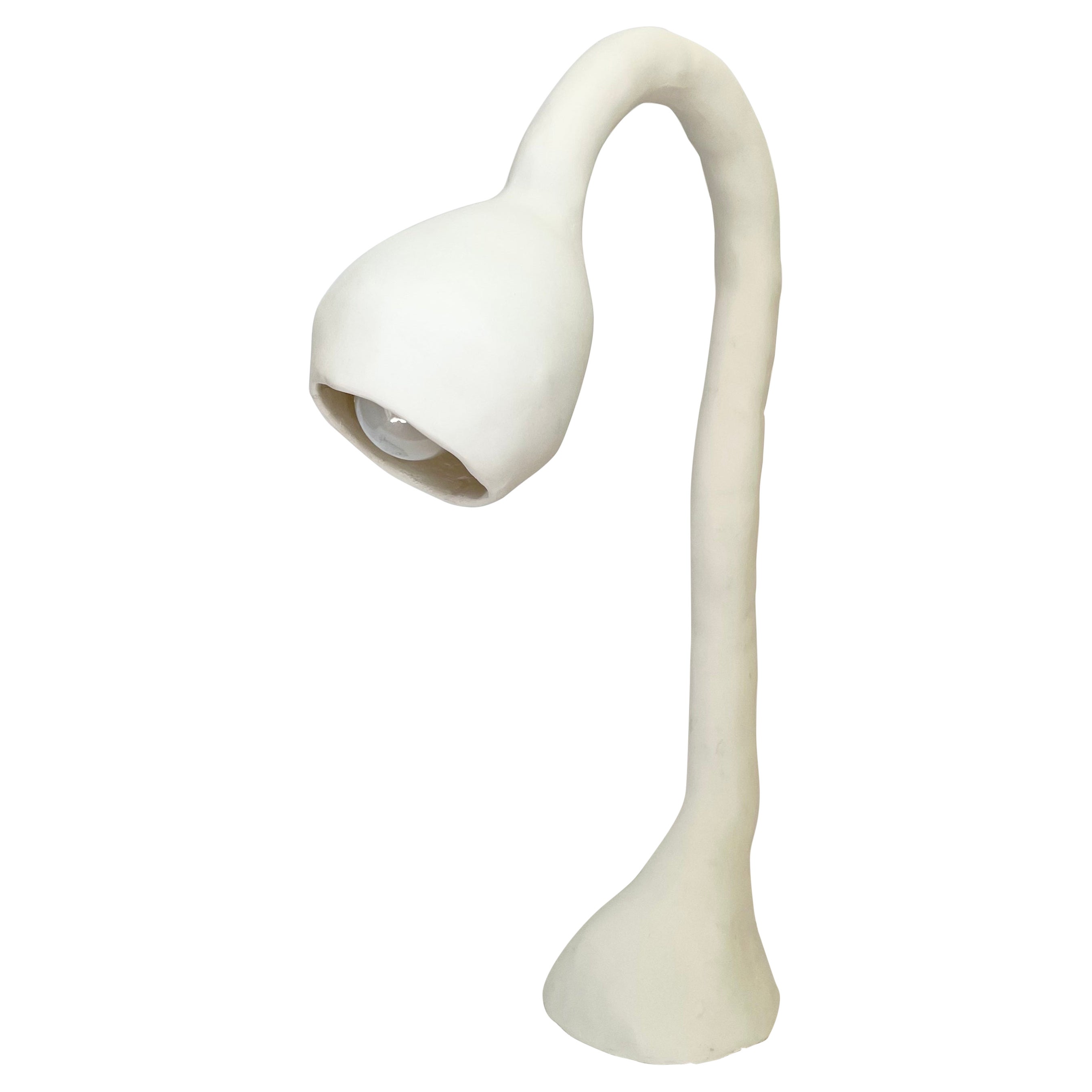 Lampe de bureau Biomorphic Line de Studio Chora, pierre calcaire blanche, fabriquée sur commande