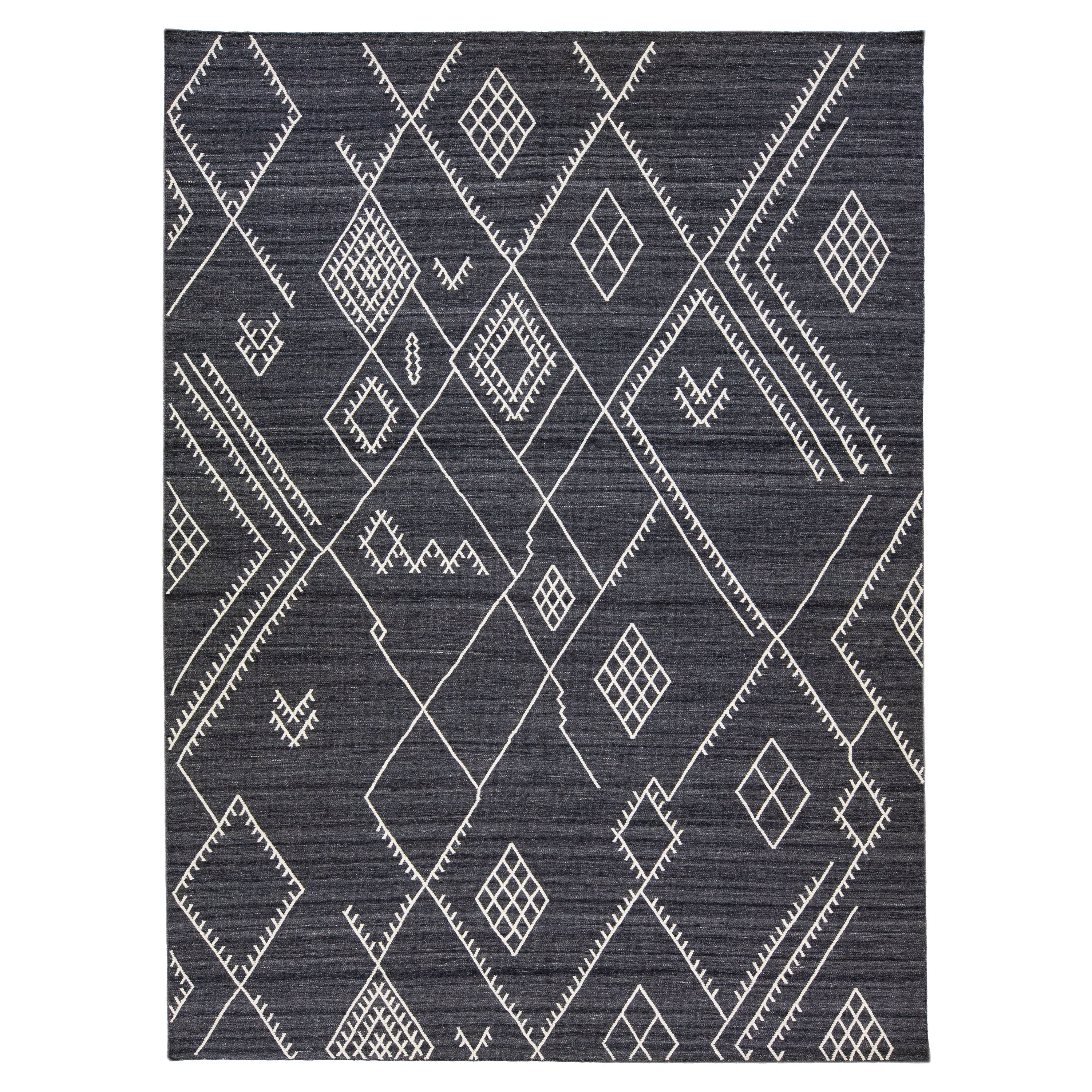 Apadana's Nantucket Collection Flatweave Kilim Designed Wool Rug In Charcoal  For Sale