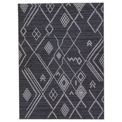Tapis moderne Kilim gris en laine tissée à plat avec motif géométrique par Apaadana