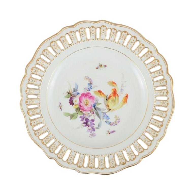 Antique Meissen openwork plate in hand-painted porcelain. Late 19th C.