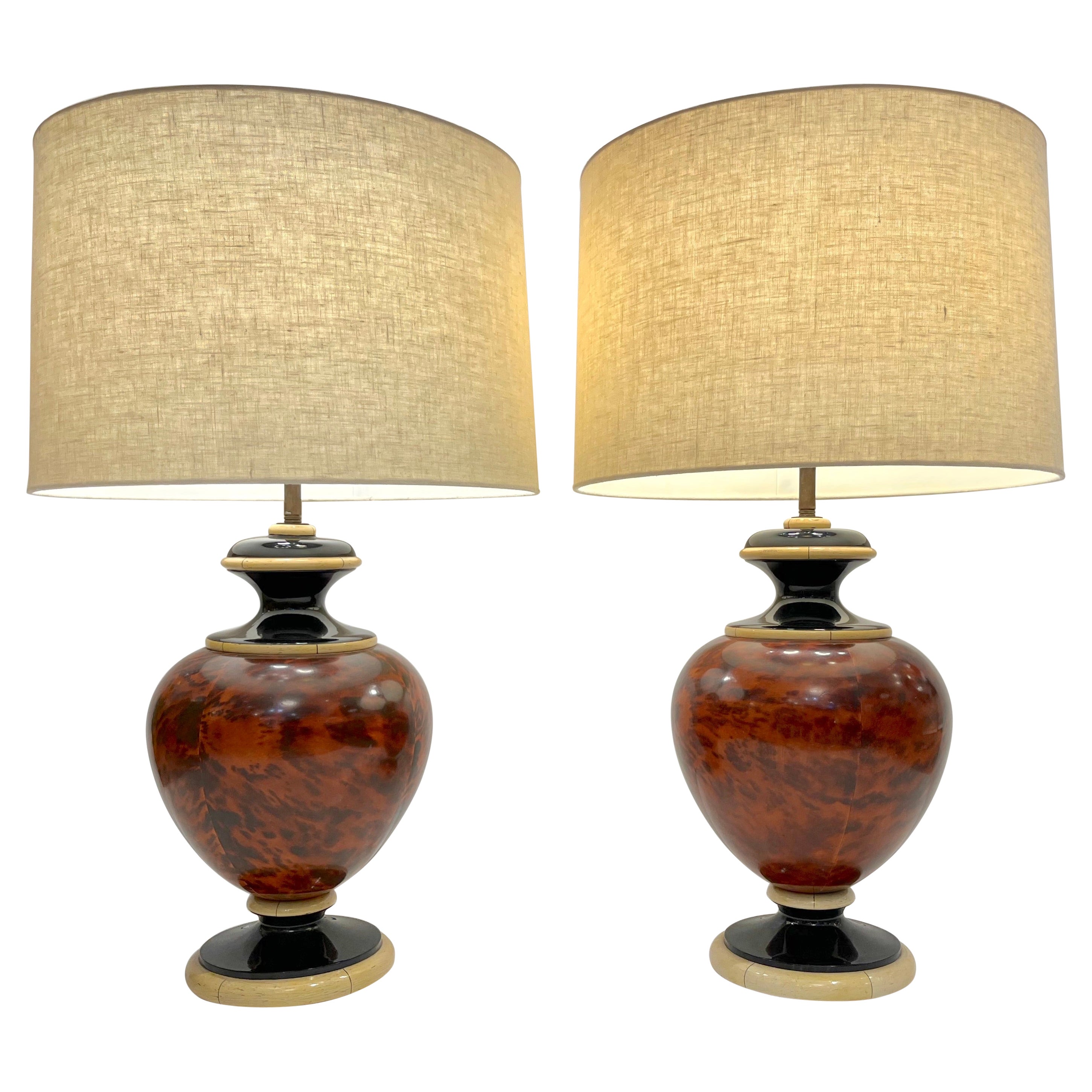 1960s Italian Vintage Pair of Veneered Walnut Black Cream Lacquer Table Lamps For Sale