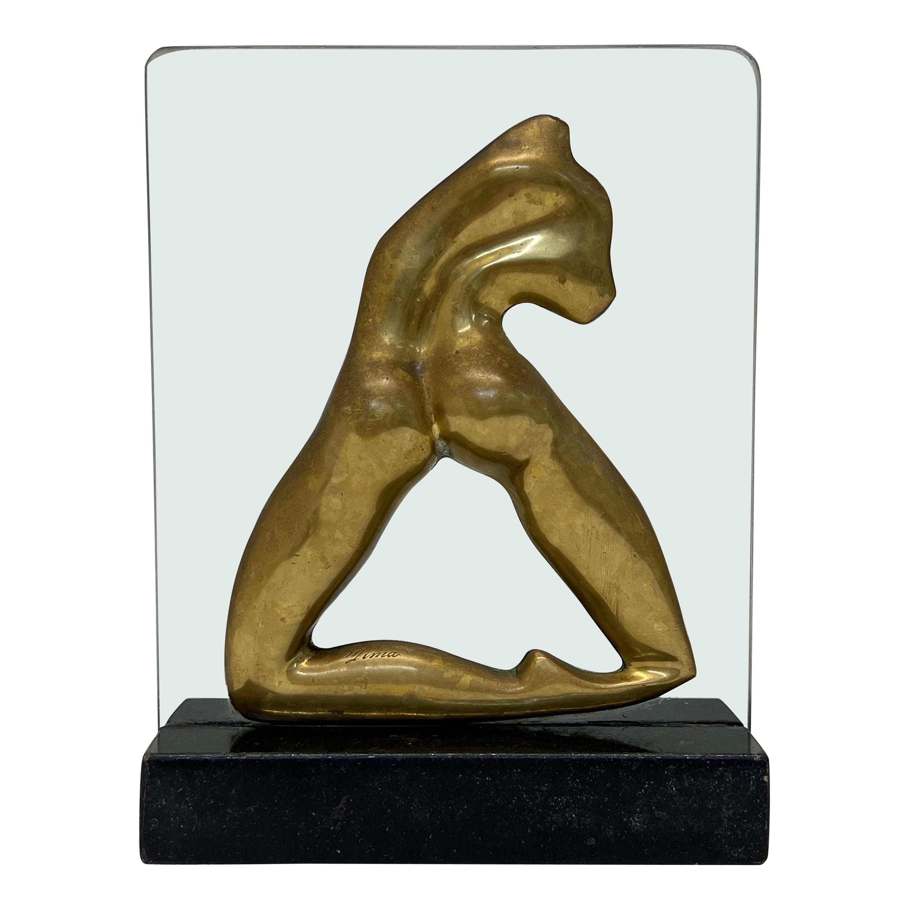 Sculpture brésilienne moderne du milieu du siècle dernier en bronze sur socle en verre et granit, années 1960 en vente