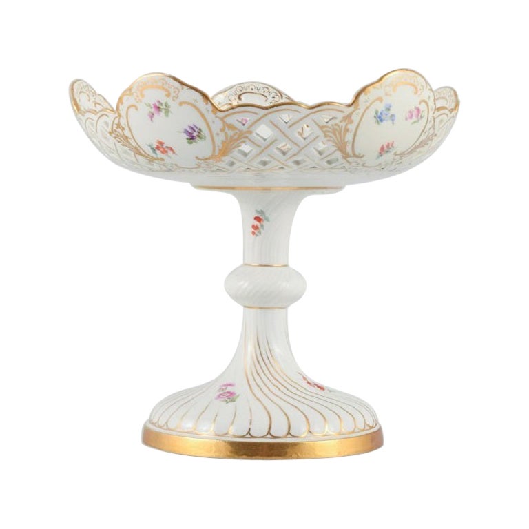 Large Meissen Openwork Compote Decorated with Polychrome Flowers, Approx. 1900.