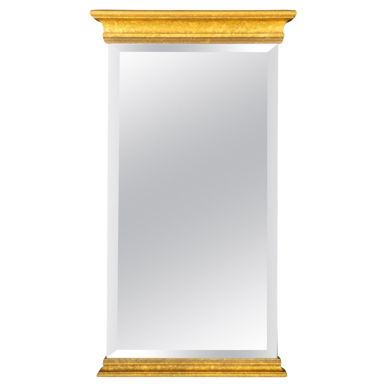 Miroir biseauté en bois doré de style néoclassique en vente