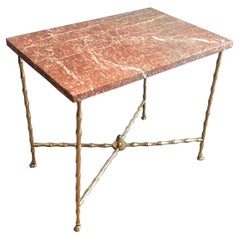 Table d'appoint en faux bambou bronze avec pieds griffes de Maison Baguès