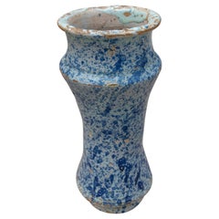 Spanisches Talavera- Pharmacy-Gefäß aus blau glasierter Keramik aus dem 17. Jahrhundert
