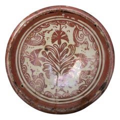 Piatto in ceramica a lustro di Manises spagnolo del XVII secolo