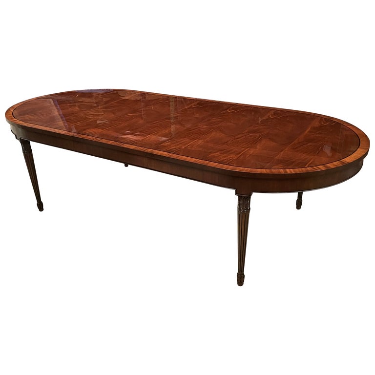 Sheraton Style Oval Mahogany Four Leg Dining Table For Sale at 1stDibs