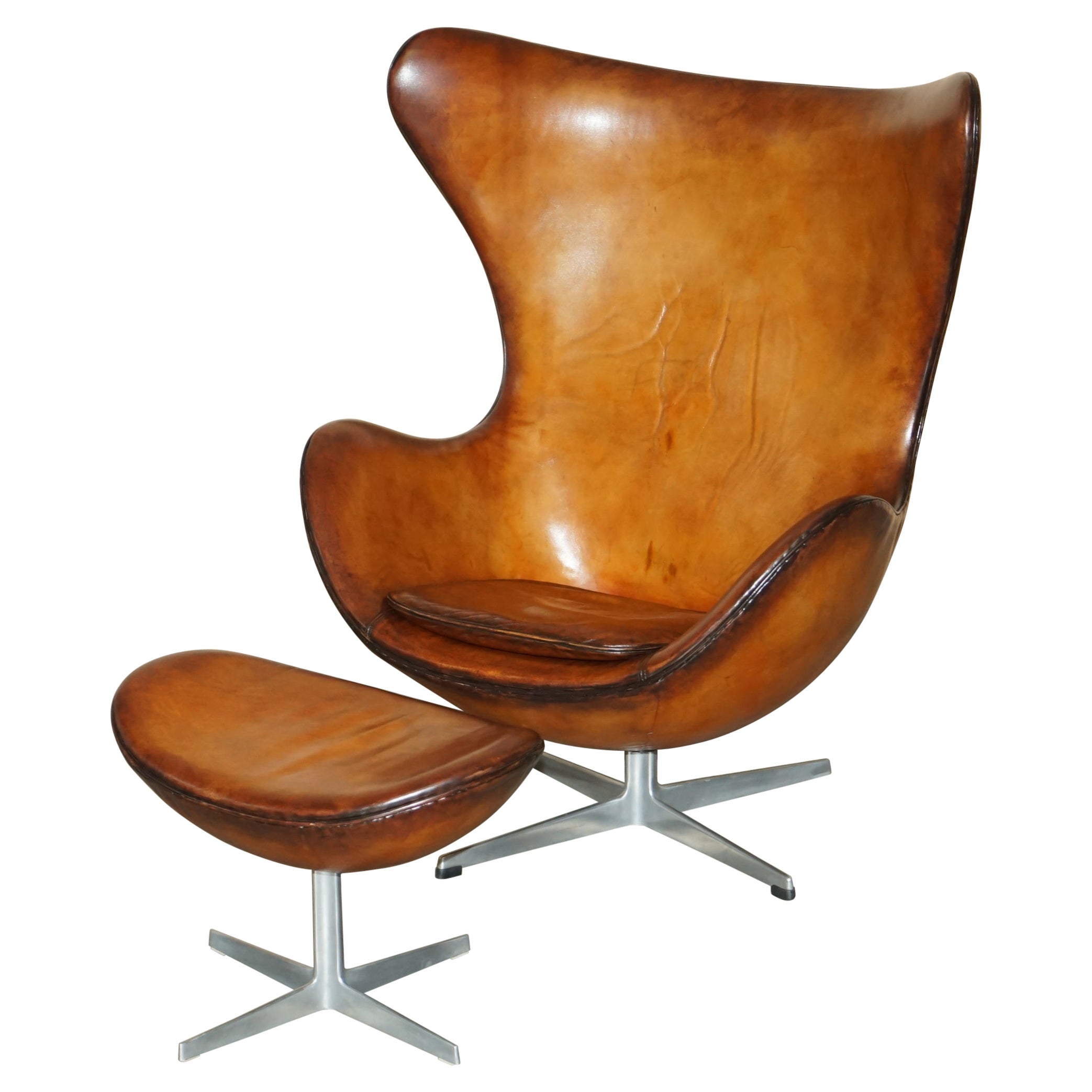ORIGINAL FULLY RESTORED 1968 FRITZ HANSEN EGG CHAiR & FOOTSTOOL IN BROWN LEATHER For Sale
