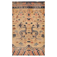 Vintage Dragon Design Chinese Rug. 4 ft 4 in x 6 ft 10 in