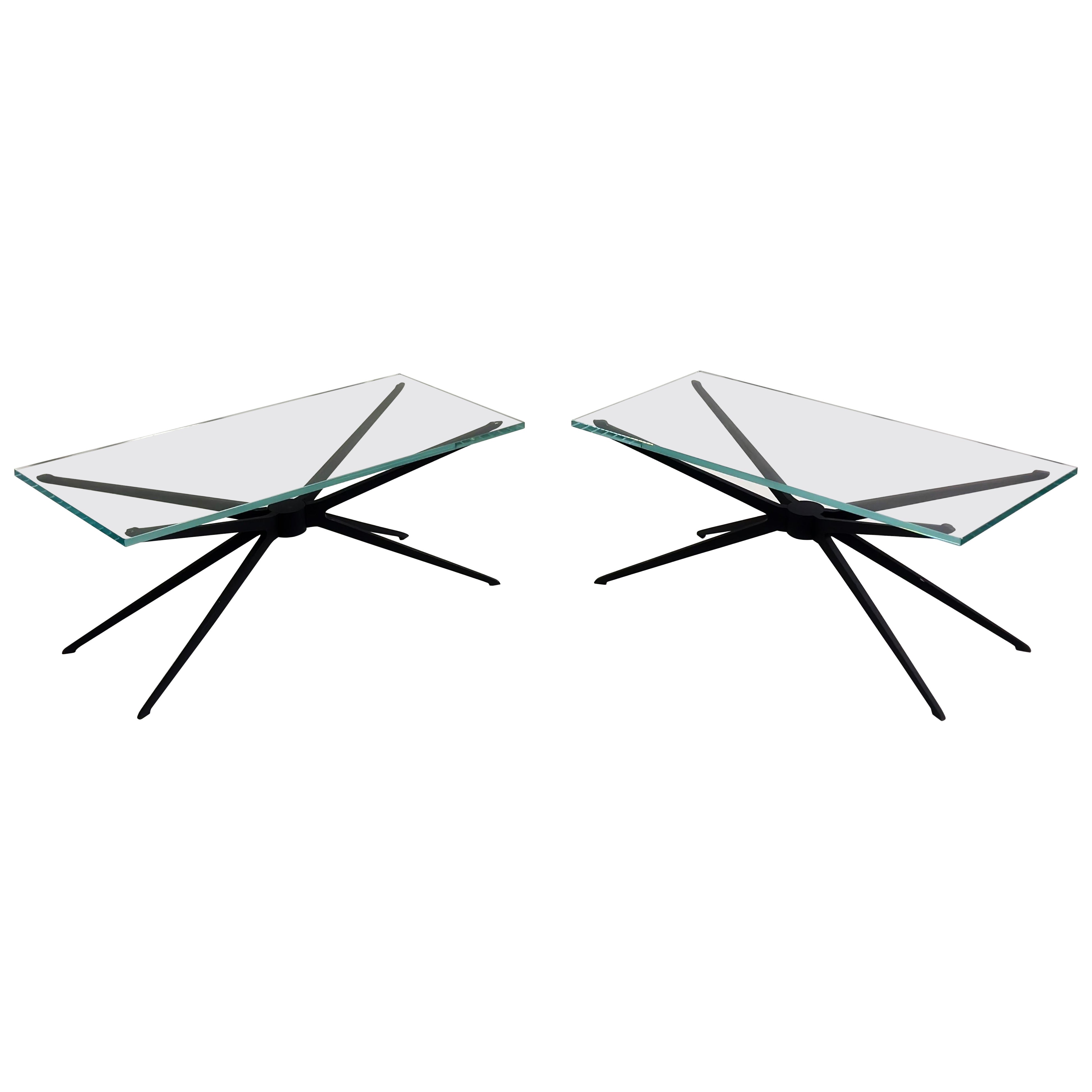 Paar italienische Beistell- oder Couchtische aus Aluminium und Glas aus der Mitte des Jahrhunderts, Fontana Arte im Angebot