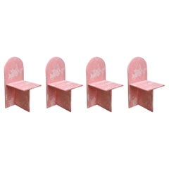 4x chaises contemporaines en plastique recyclé rose 100 % fabriquées à la main par Anqa Studios