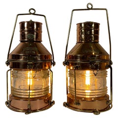 Deux lanternes de bateau en cuivre et laiton