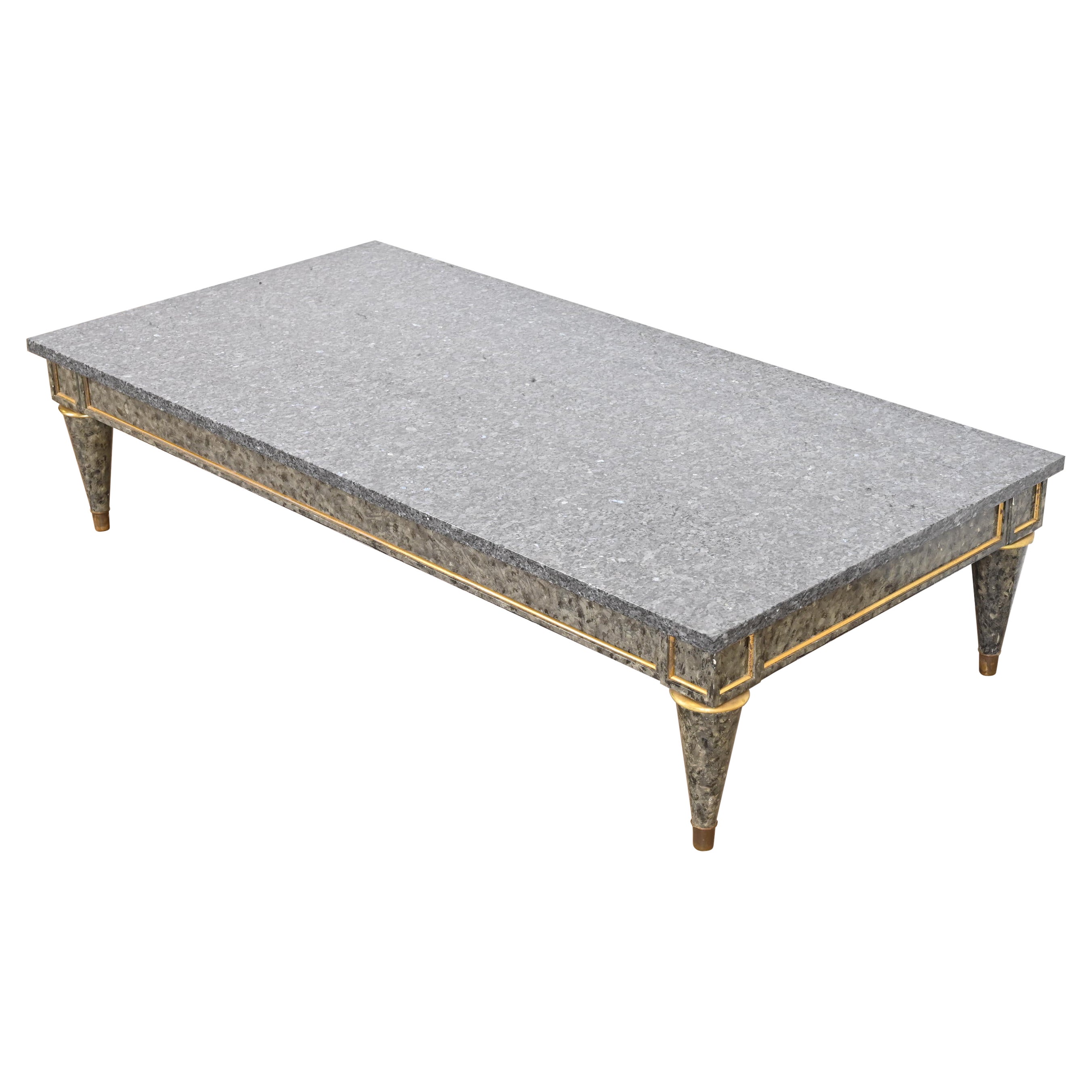 Maison Jansen zugeschrieben Französisch Regency Louis XVI Granit Top Couchtisch im Angebot