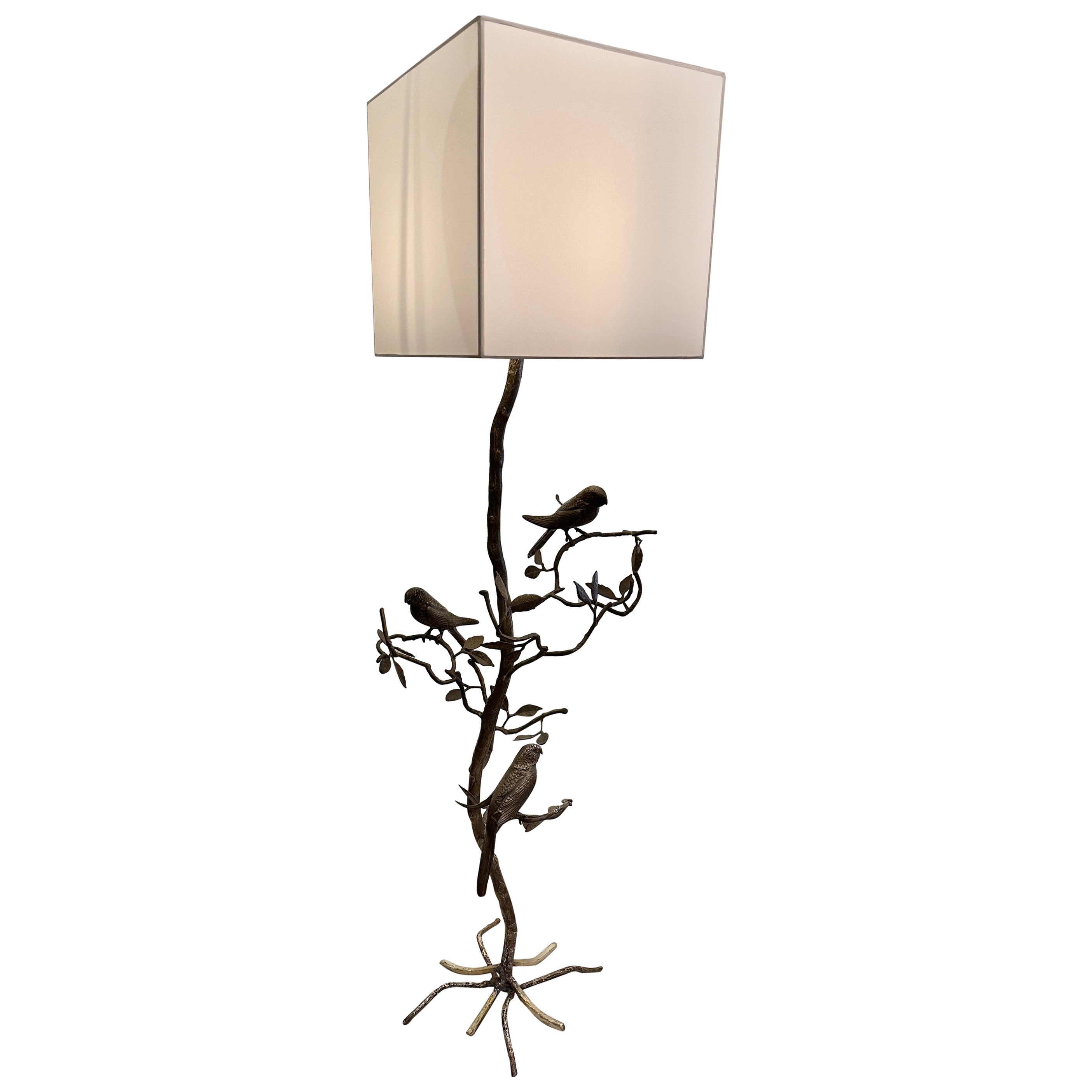 Lampadaire vintage en bronze avec perroquets sur arbre en vente