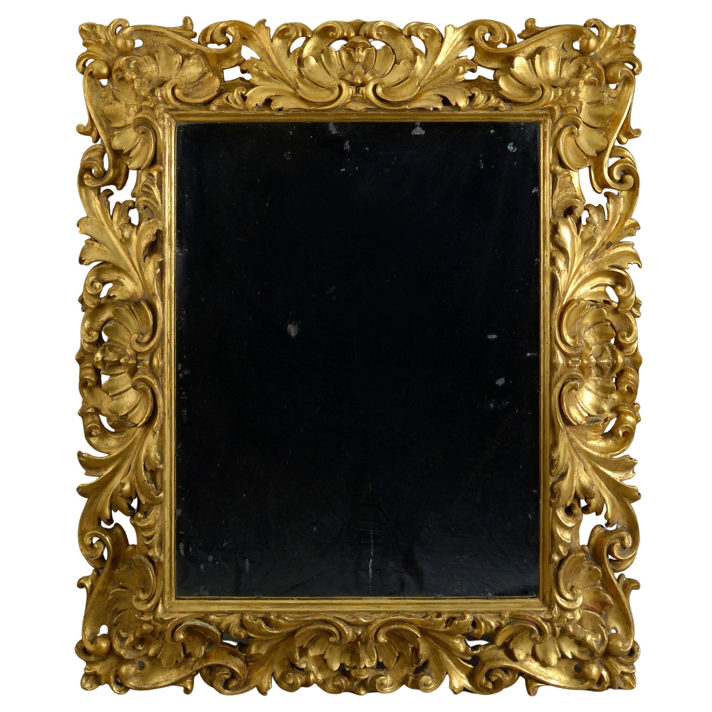Miroir en bois doré sculpté d'époque baroque du 18e siècle en vente
