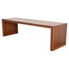 Banc ou table basse en noyer de style Frank Lloyd Wright, mi-siècle moderne