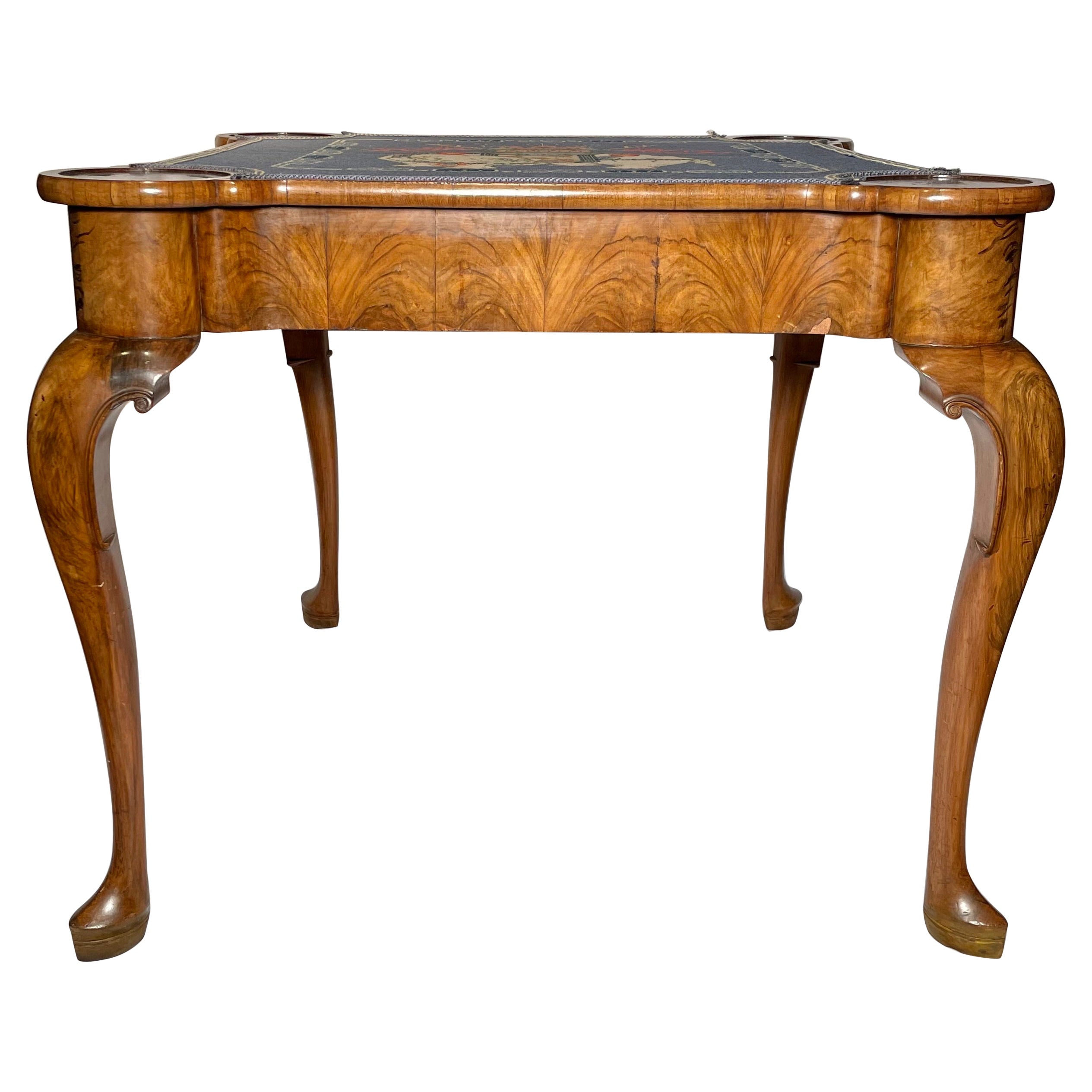 Antike englische Queen Anne-Konsole und Kartentisch aus gemasertem Nussbaumholz, 19. Jahrhundert.