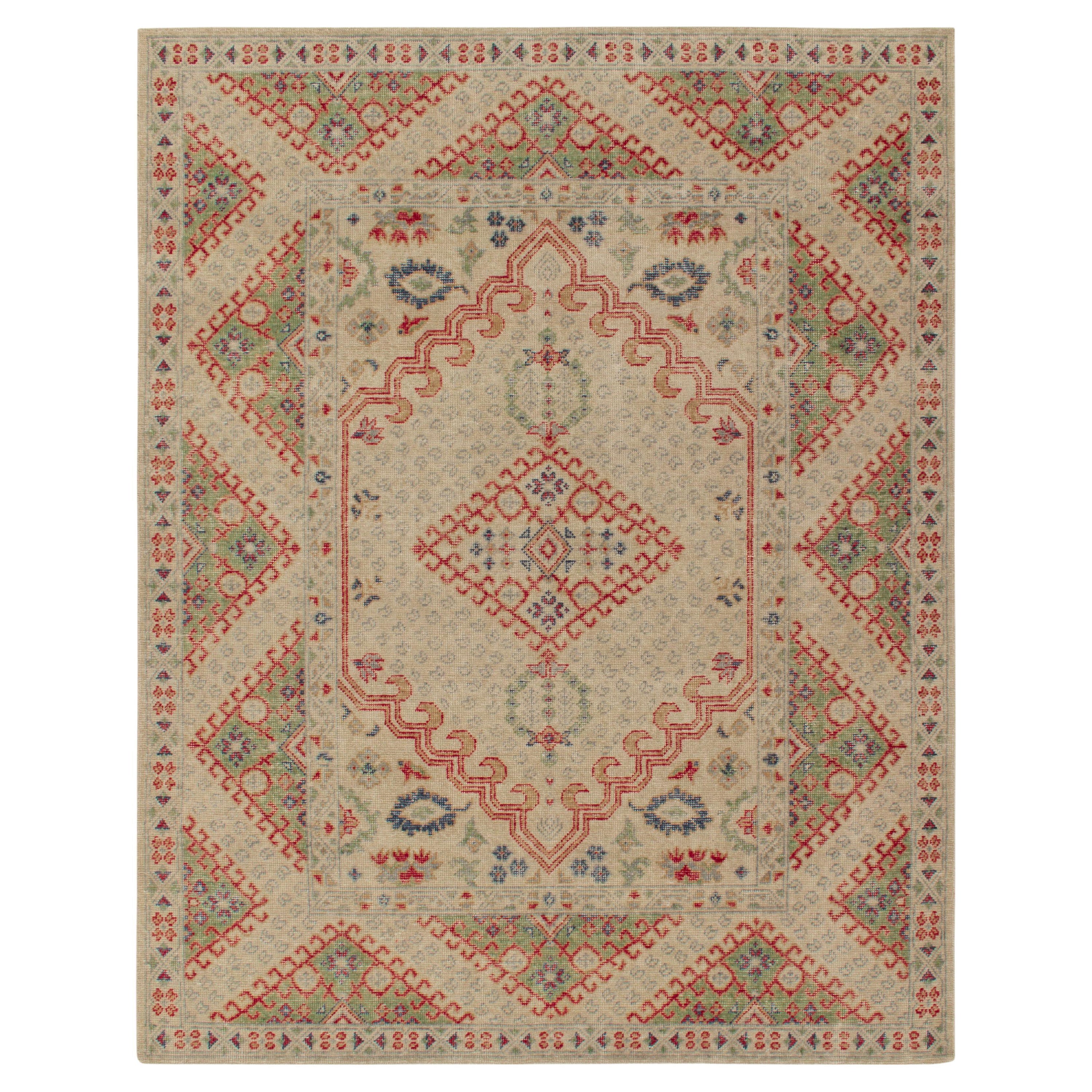 Alfombra desgastada de estilo tribal Rug & Kilim con estampado geométrico verde y rojo
