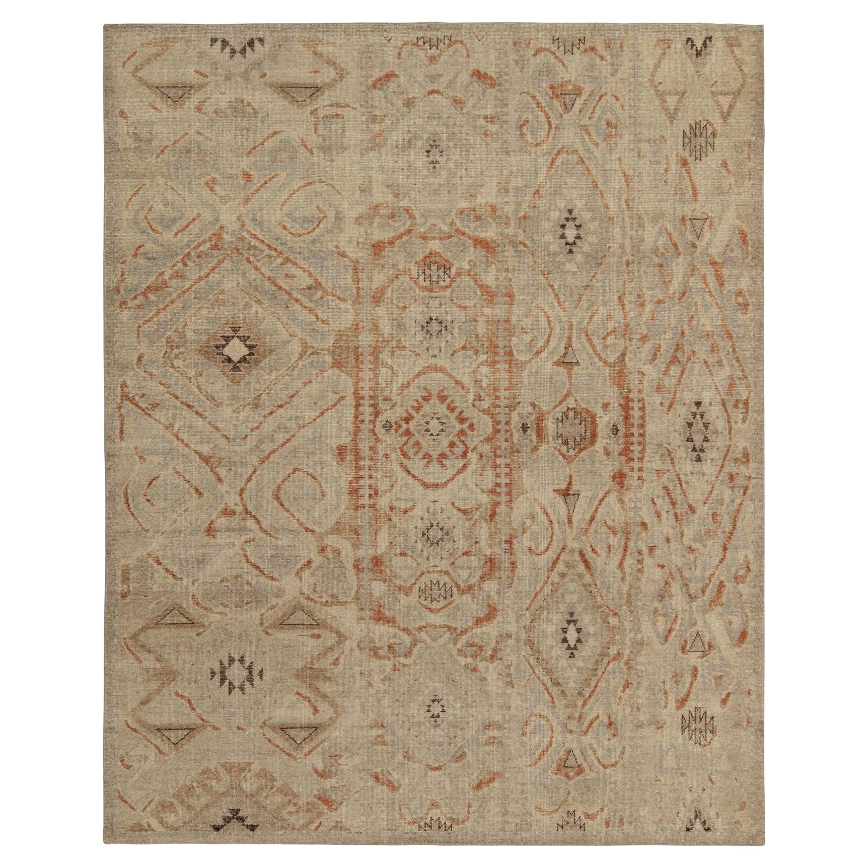 Rug & Kilim's Distressed Style Teppich in Beige-Braun, Blau & Rost Tribal-Mustern im Angebot