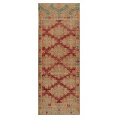 Rug & Kilim's Distressed Bokhara Style Läufer in Rot, Beige und Goldmedaillons