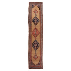 Tapis de couloir persan ancien en laine marron Bidjar fait à la main avec motif tribal