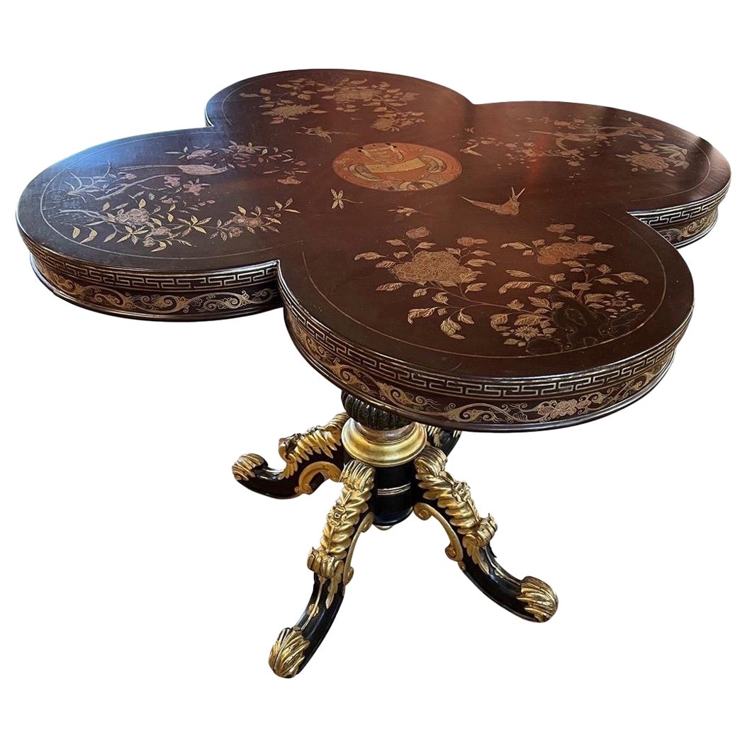 1920s, Antique English Chinoiserie Lacquer Decorated & Gilt Wood Center Table For Sale