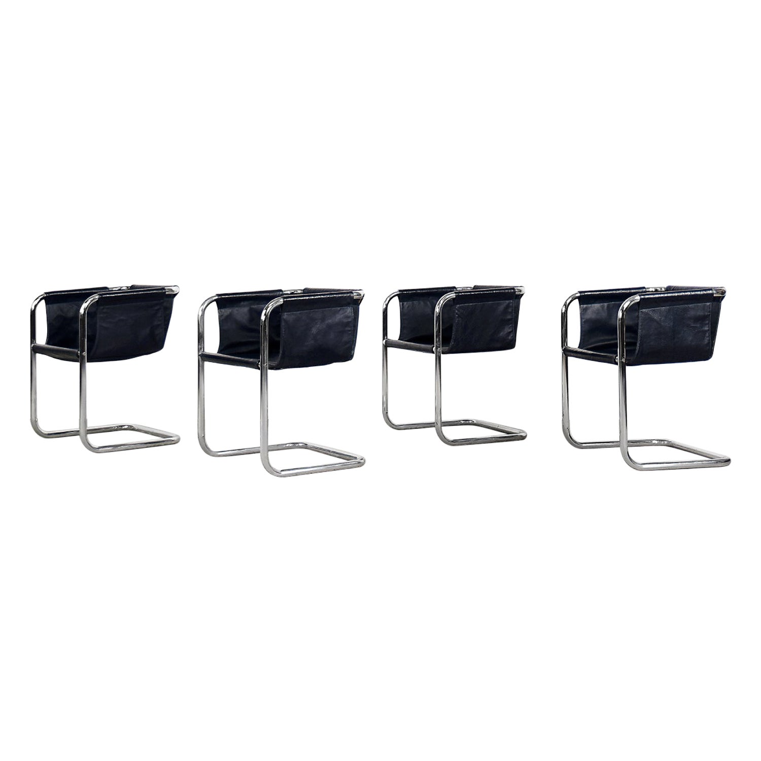 Ensemble de 4 fauteuils minimalistes Bauhaus en acier tubulaire et cuir bleu plaqué chrome en vente
