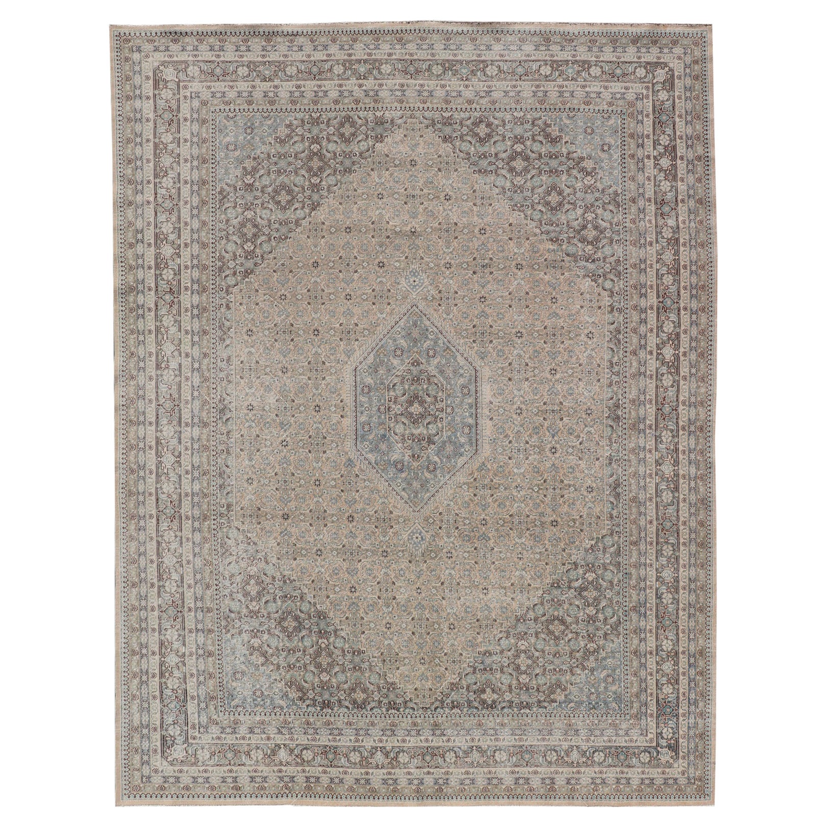 Antiker persischer Täbriz-Teppich mit All-Over-Design Keivan Woven Arts Kollektion 