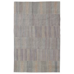 Tapis Kilim turc vintage à empiècements tissés à la main dans des tons terreux 