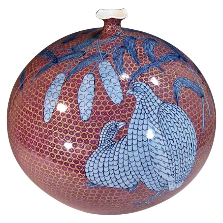Vase japonais contemporain en porcelaine rouge, or et bleu par un maître artiste, 4