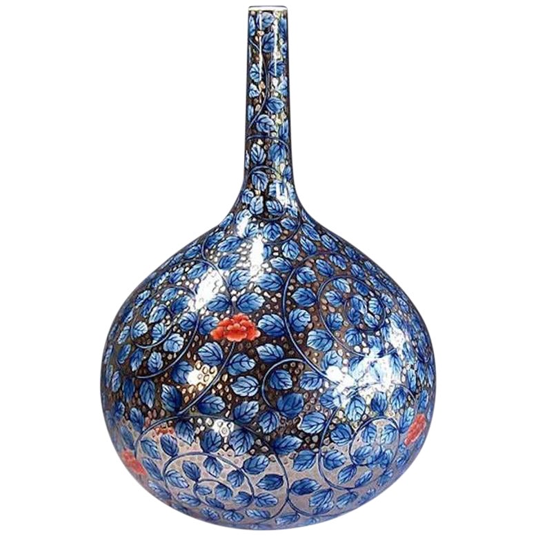 Vase japonais contemporain en porcelaine bleue et platine par un maître artiste, 3 pièces