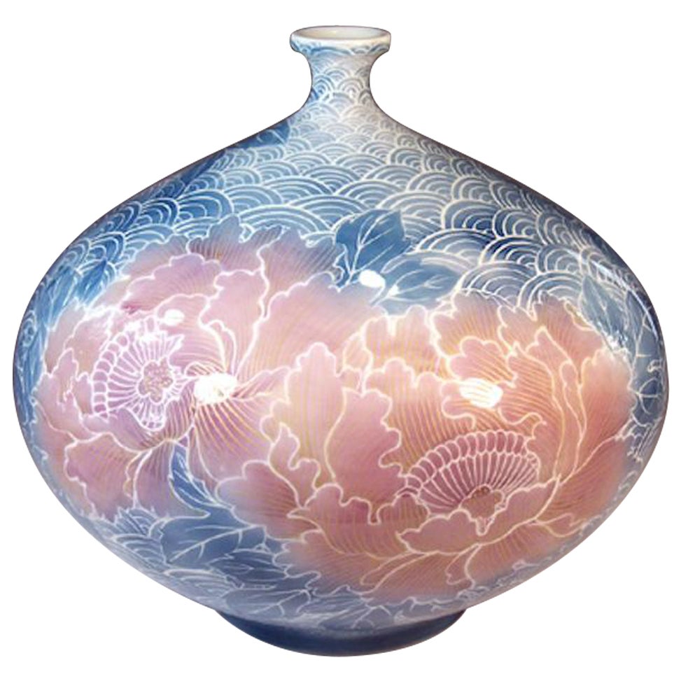 Vase japonais contemporain en porcelaine rose bleui par un maître artiste, 3 pièces