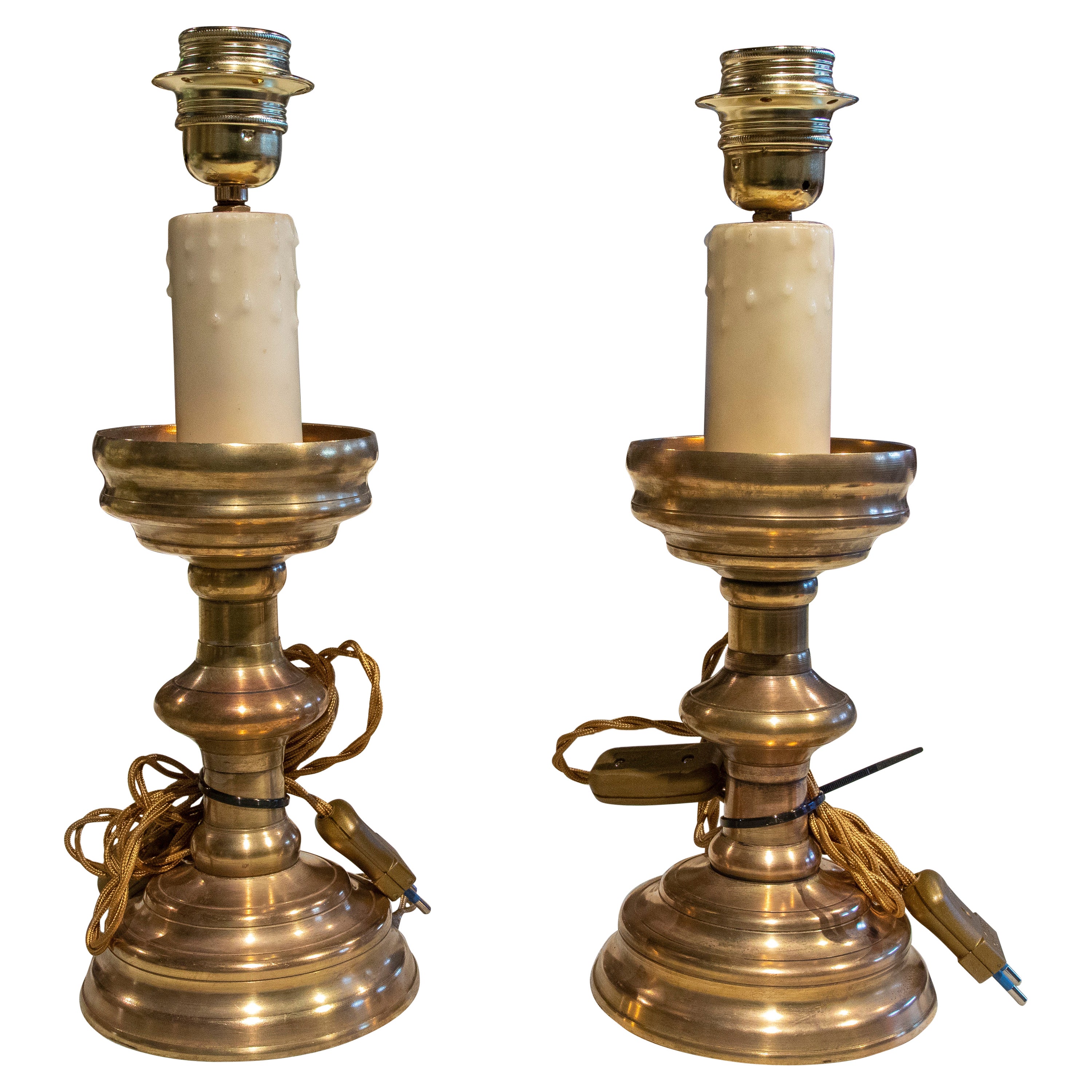 Paar Lampen aus dem 19. Jahrhundert mit zwei Bronze-Kerzenständern 