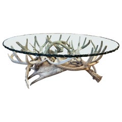 Table basse en bois de cerf avec plateau en verre